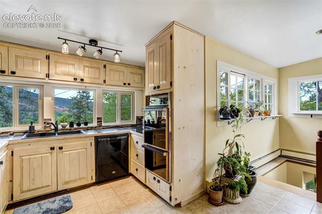 MLS Image for 902  High  ,Manitou Springs, Colorado