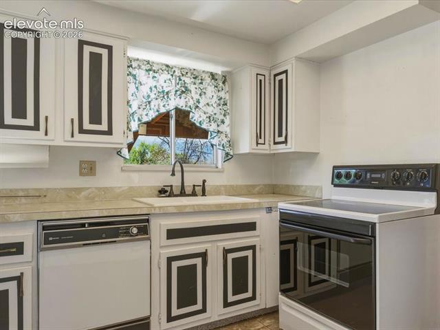 MLS Image for 827  Squire  ,Colorado Springs, Colorado