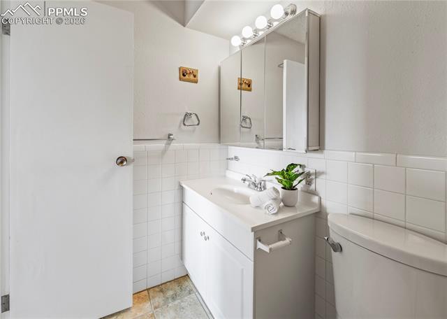 MLS Image for 411  Lakewood  B430 ,Colorado Springs, Colorado