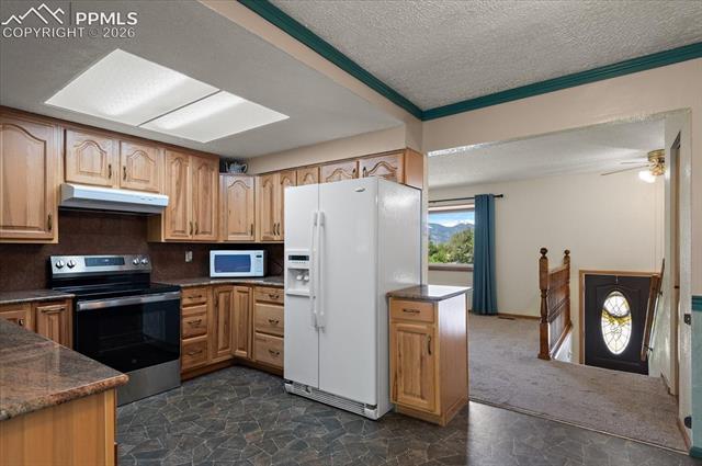 MLS Image for 1585  Luna Vista  ,Colorado Springs, Colorado