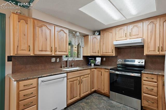 MLS Image for 1585  Luna Vista  ,Colorado Springs, Colorado