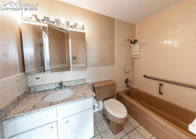 MLS Image for 411  Lakewood  B712 ,Colorado Springs, Colorado