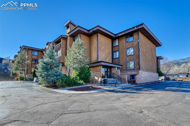 935  Saturn  230 , colorado springs&nbsp; House Search MLS Picture