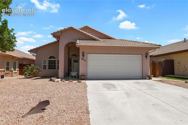 932  Pinecrest  , pueblo&nbsp; House Search MLS Picture