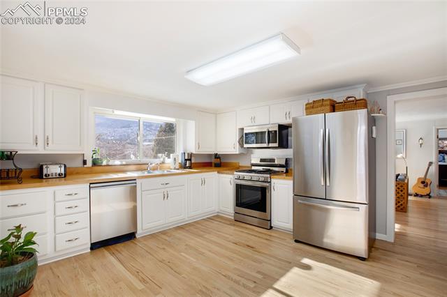 MLS Image for 46  Via Maria Theresia  ,Manitou Springs, Colorado