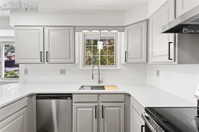 MLS Image for 6075  Castlewood  ,Colorado Springs, Colorado