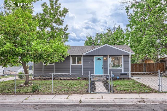 2015  McCooke  , colorado springs  House Search MLS Picture