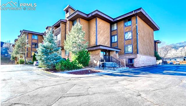 935  Saturn  207 , colorado springs&nbsp; House Search MLS Picture