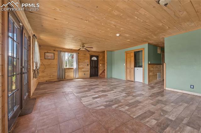 MLS Image for 927  Stonehenge  ,Florissant, Colorado