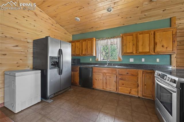 MLS Image for 927  Stonehenge  ,Florissant, Colorado