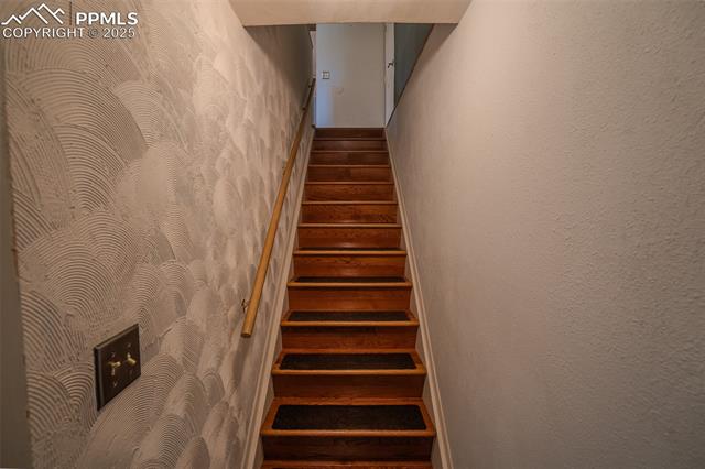 MLS Image for 4580 N Sleepy Hollow  ,Colorado Springs, Colorado
