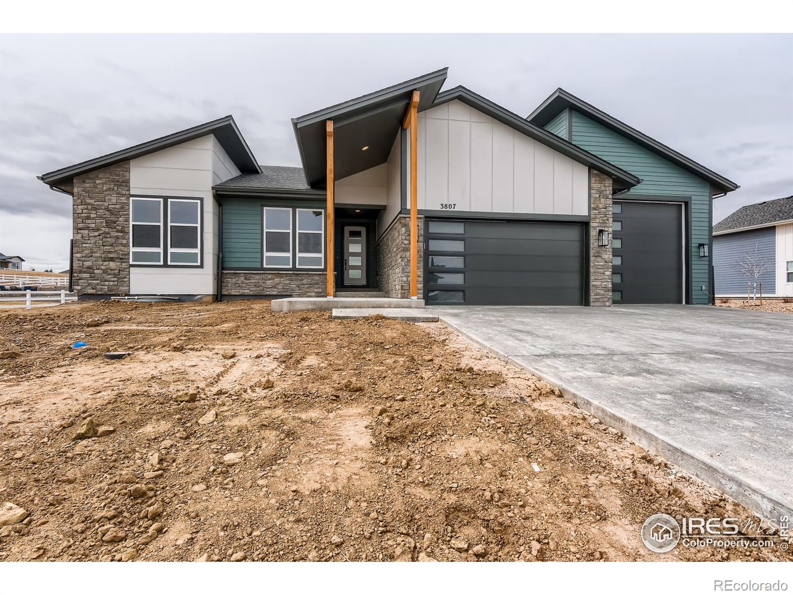 3807  bridle ridge circle, Fort Collins sold home. Closed on 2022-04-04 for $825,835.