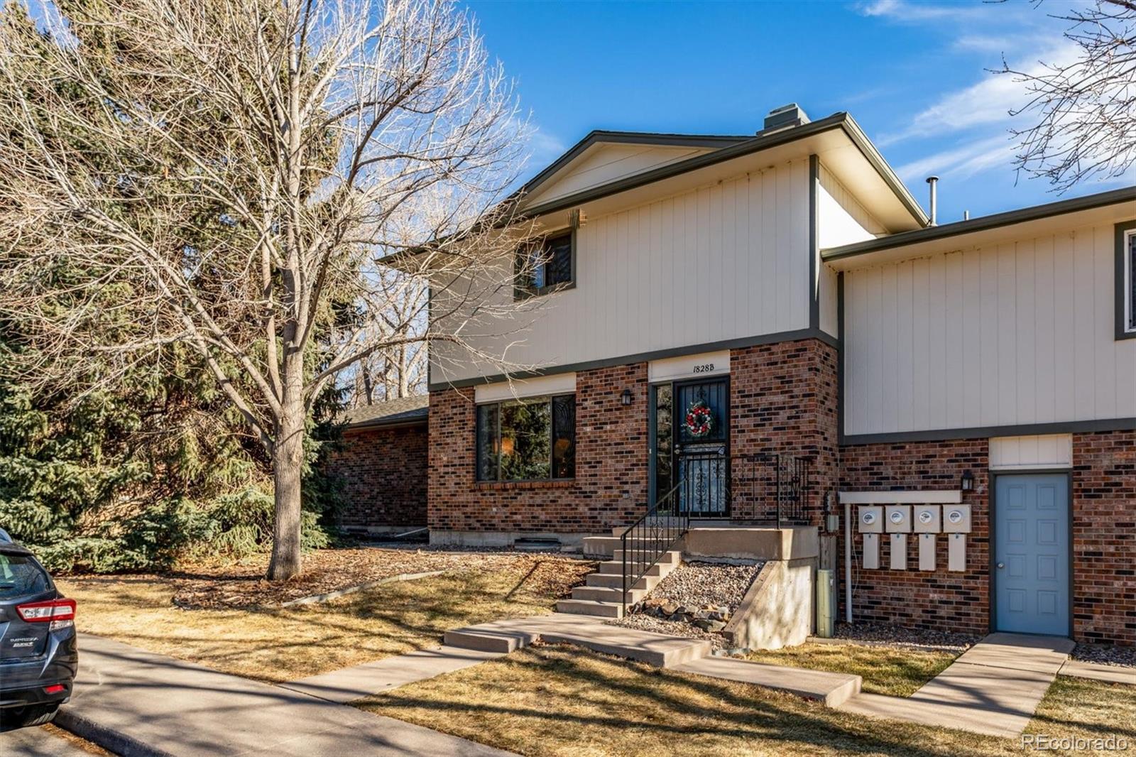 1828 S Ammons Street B, Lakewood  MLS: 7664693 Beds: 3 Baths: 3 Price: $359,000
