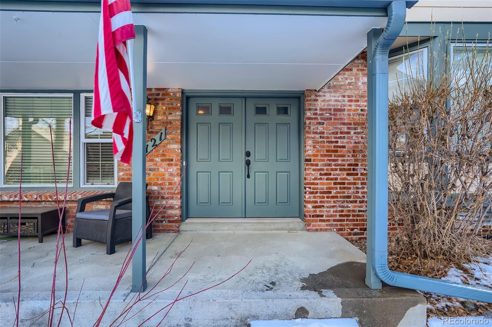 7121 E Briarwood Drive , Centennial  MLS: 5241627 Beds: 4 Baths: 3 Price: $489,900