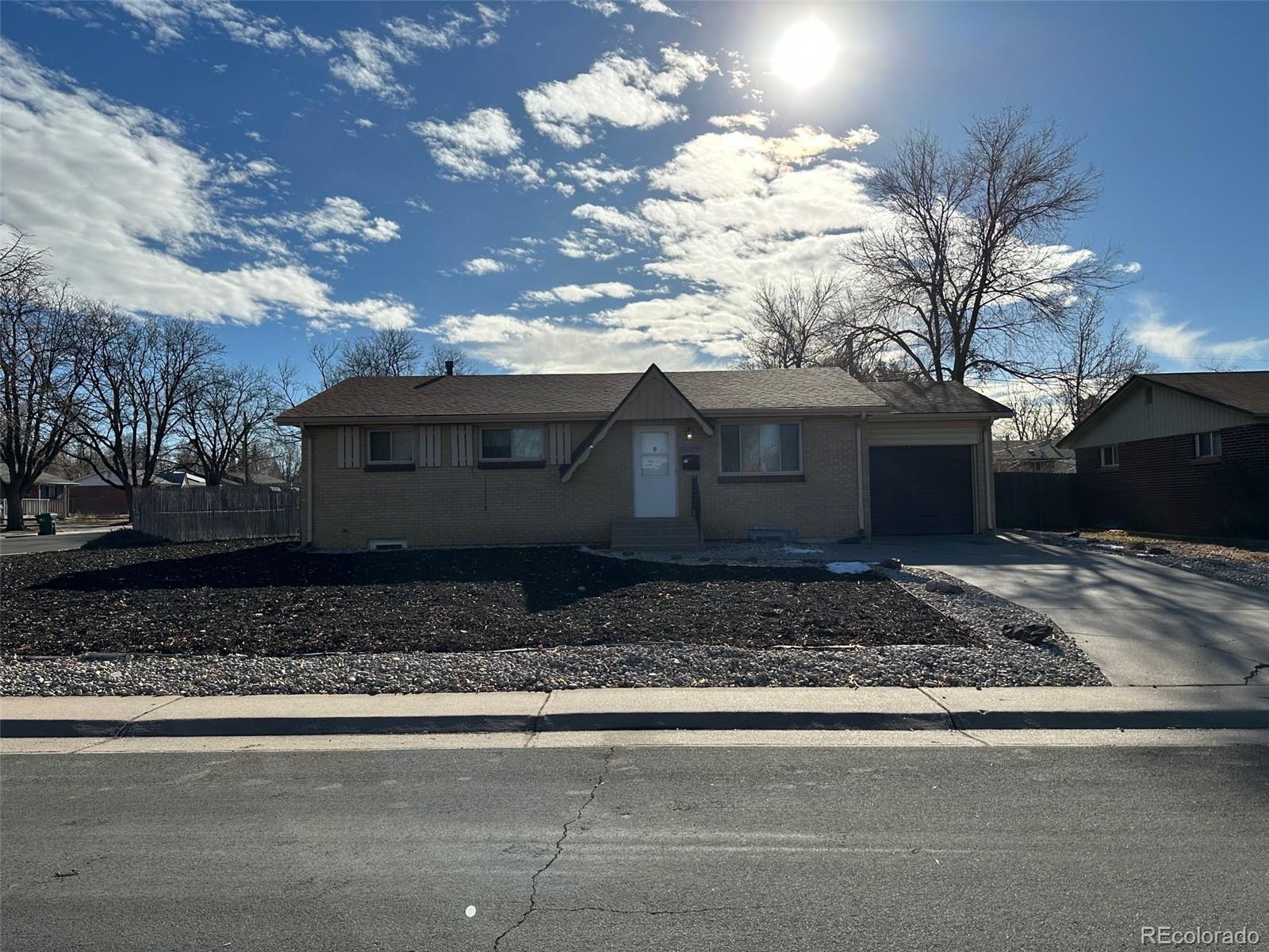 12398 E Nevada Place, aurora MLS: 1682192 Beds: 4 Baths: 2 Price: $427,900