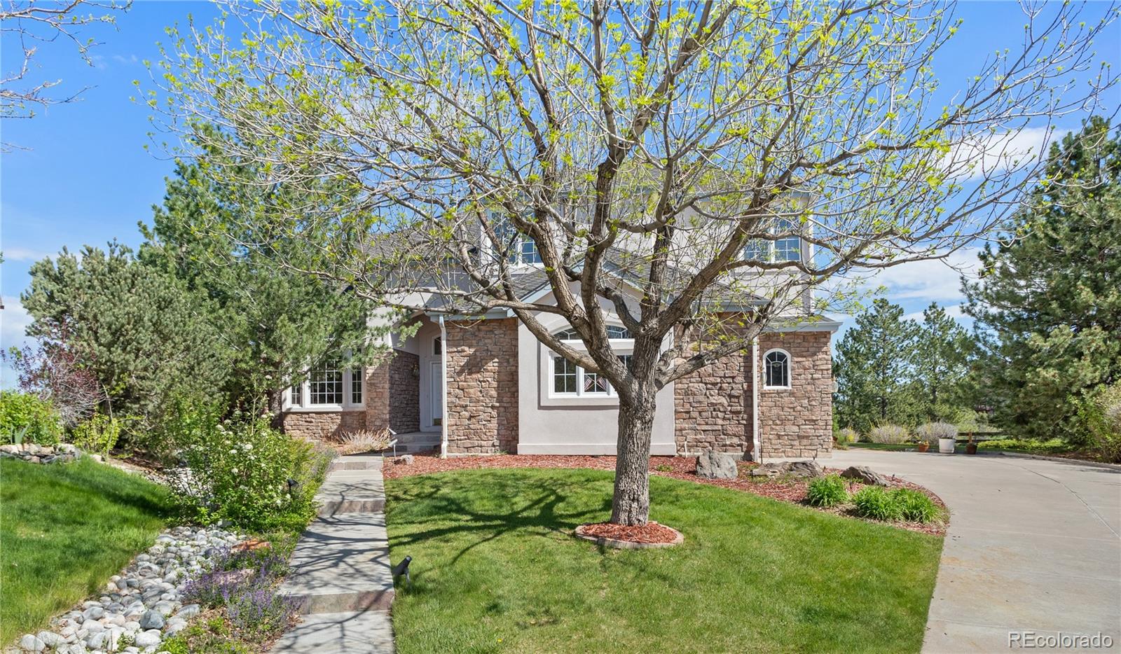 10701  cougar canyon, Littleton sold home. Closed on 2024-01-03 for $910,000.