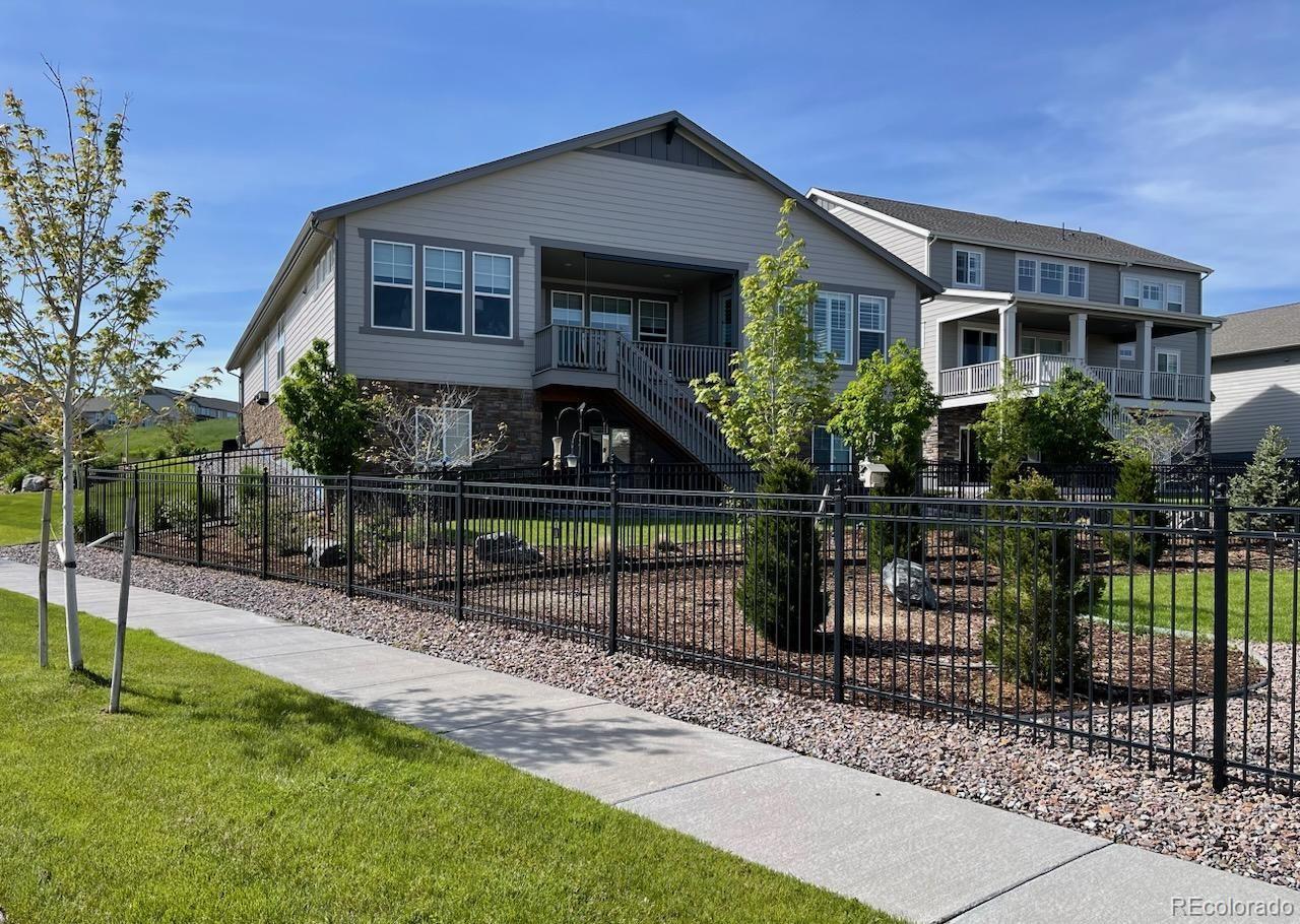 8143 s valleyhead way, Aurora sold home. Closed on 2023-12-19 for $850,000.