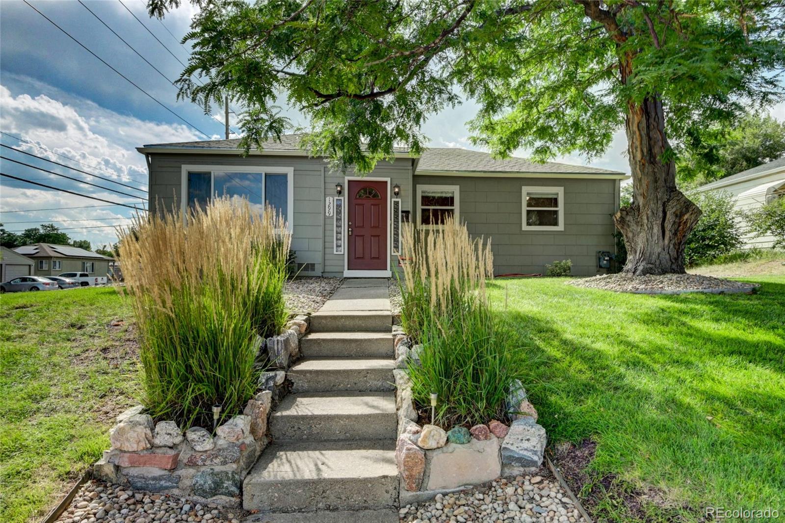 1299 S Seneca Way, denver MLS: 2726996 Beds: 3 Baths: 1 Price: $489,000