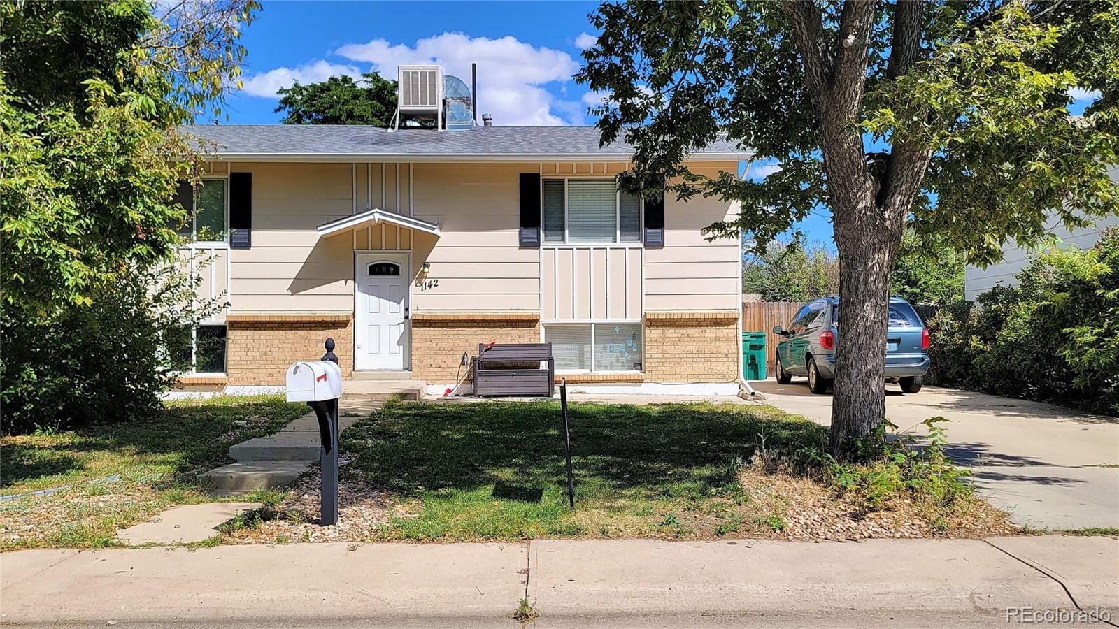 1142  nucla street, aurora sold home. Closed on 2024-04-19 for $400,000.