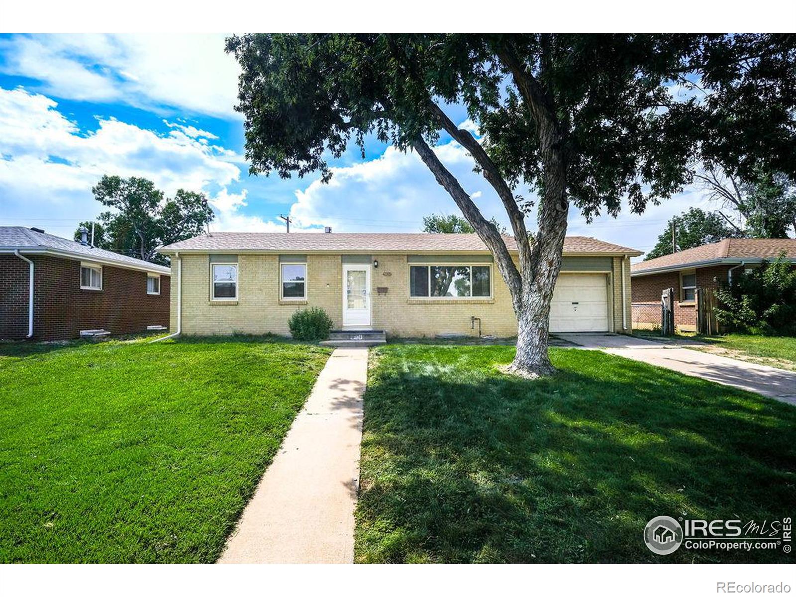 501  26th Ave Ct, greeley MLS: 123456789995539 Beds: 4 Baths: 2 Price: $355,000