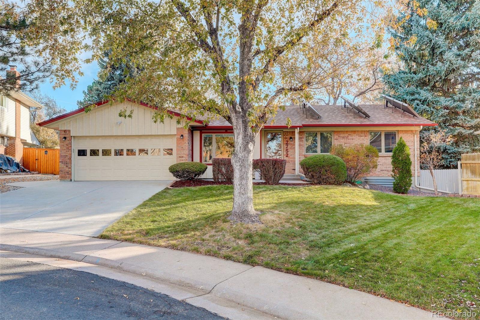 2752 S Roslyn Street, denver MLS: 3278488 Beds: 4 Baths: 3 Price: $749,000