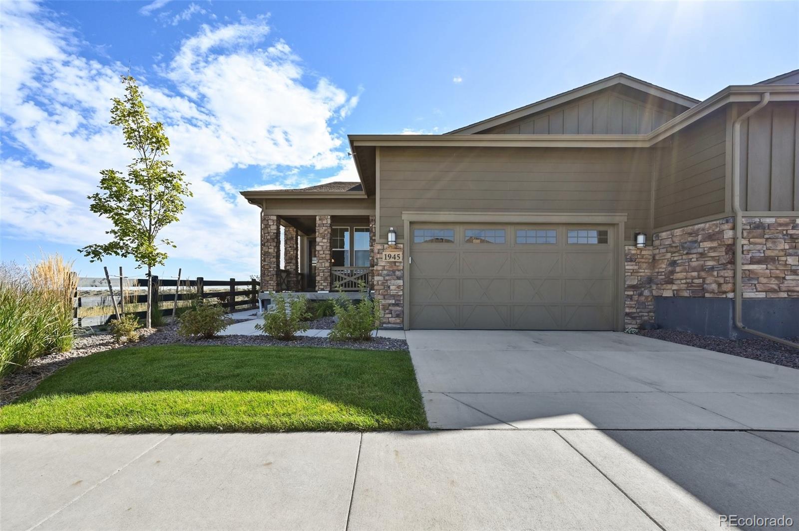 1945  Canyonpoint Lane, castle pines MLS: 2317304 Beds: 3 Baths: 3 Price: $849,000