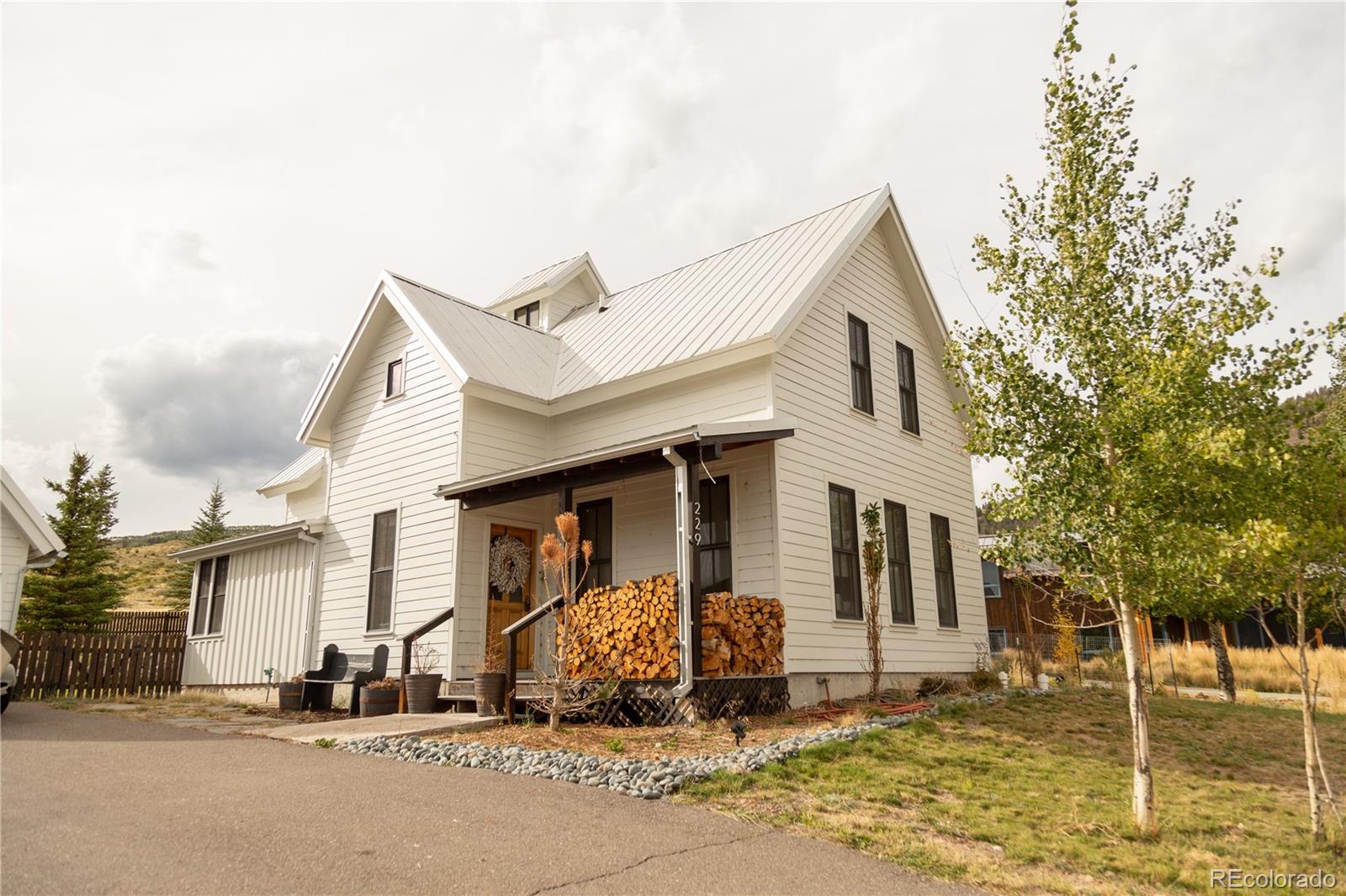 229  bee mcclure drive, Creede sold home. Closed on 2024-05-03 for $925,000.