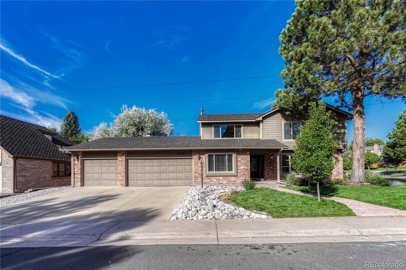 5705 s pagosa way, centennial sold home. Closed on 2023-12-08 for $665,000.
