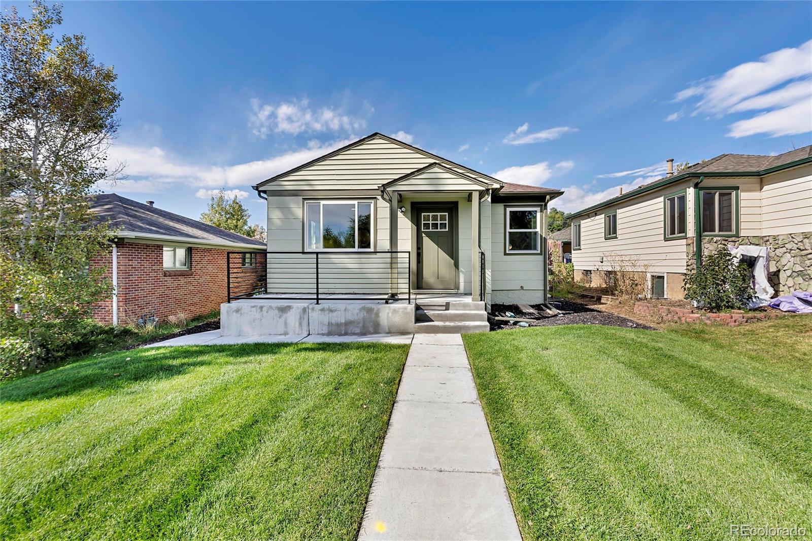 275  newton street, denver sold home. Closed on 2023-11-07 for $601,200.