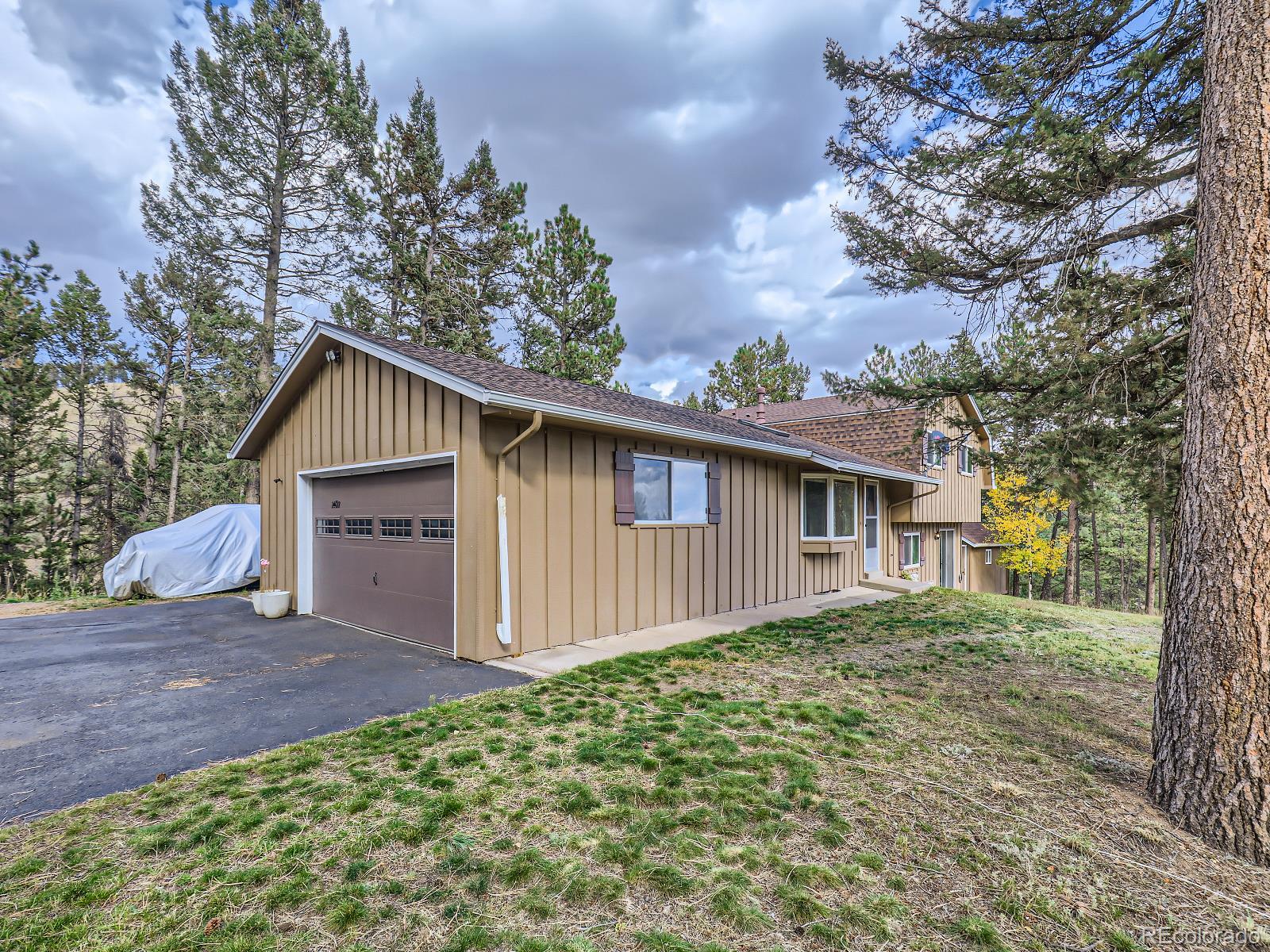 24697  Red Cloud Drive, conifer MLS: 2694670 Beds: 3 Baths: 3 Price: $785,000
