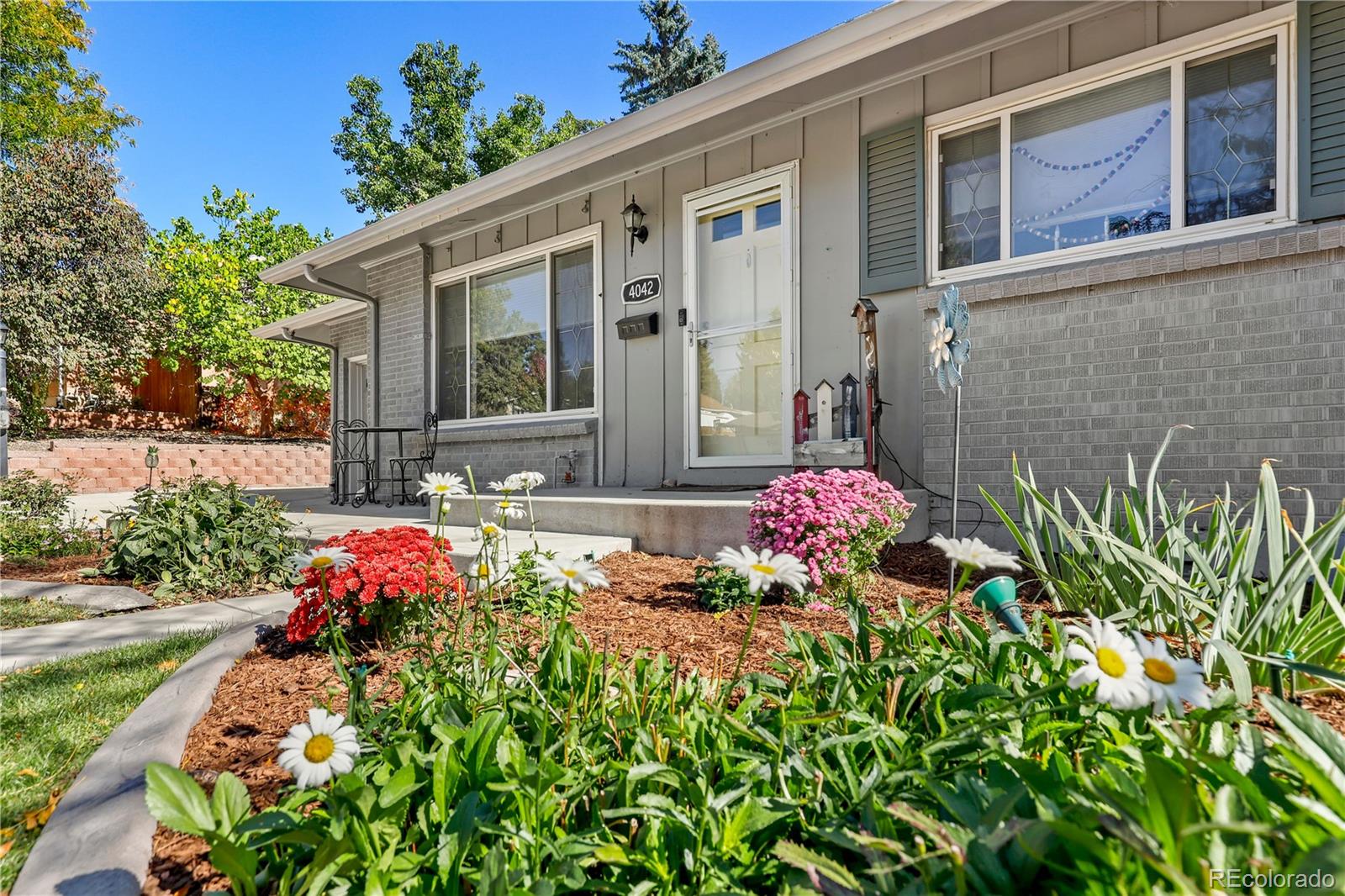 4042 w greenwood place, Denver sold home. Closed on 2024-03-01 for $555,000.