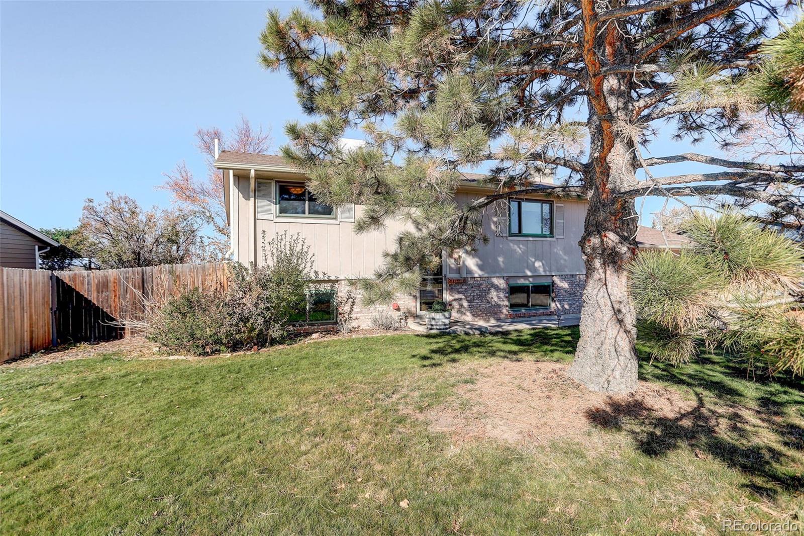 222  helena circle, Littleton sold home. Closed on 2023-12-15 for $570,000.