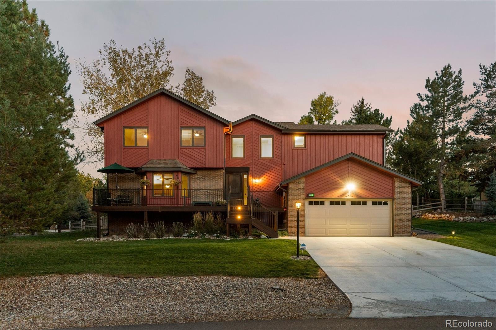 8498  Lightening View Drive, parker MLS: 5908810 Beds: 4 Baths: 4 Price: $740,000