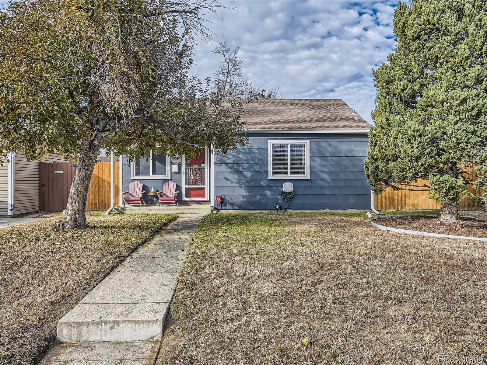 1601 s wolcott court, denver sold home. Closed on 2024-01-04 for $395,000.