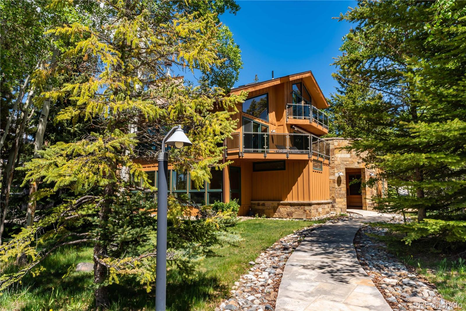 214  wellington road, Breckenridge sold home. Closed on 2024-11-08 for $3,860,000.