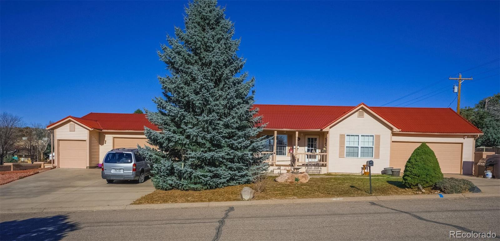 112 e spruce street, Walsenburg sold home. Closed on 2024-08-02 for $244,000.