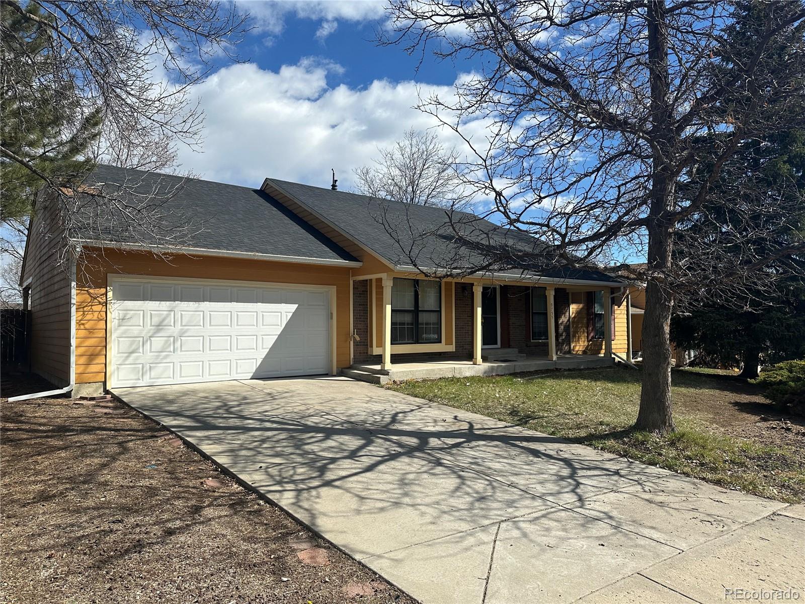 9755 W Morraine Avenue, littleton MLS: 8834359 Beds: 5 Baths: 3 Price: $639,000