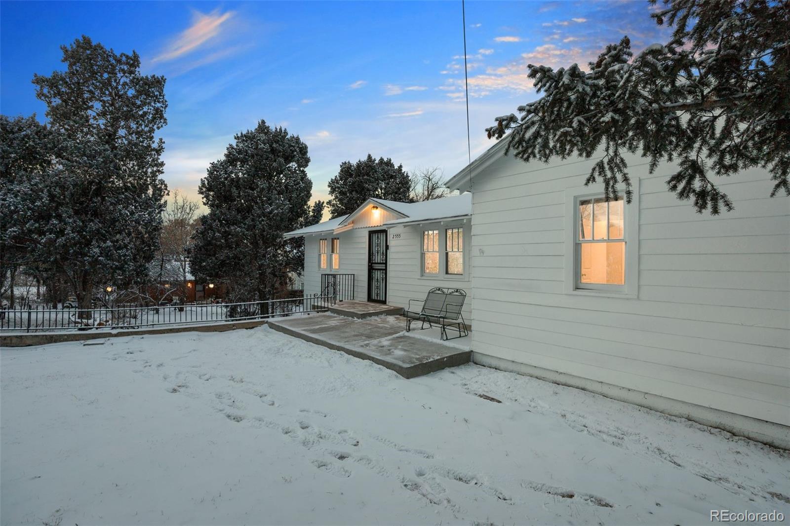 2555 w 54th avenue, Denver sold home. Closed on 2024-02-13 for $525,000.