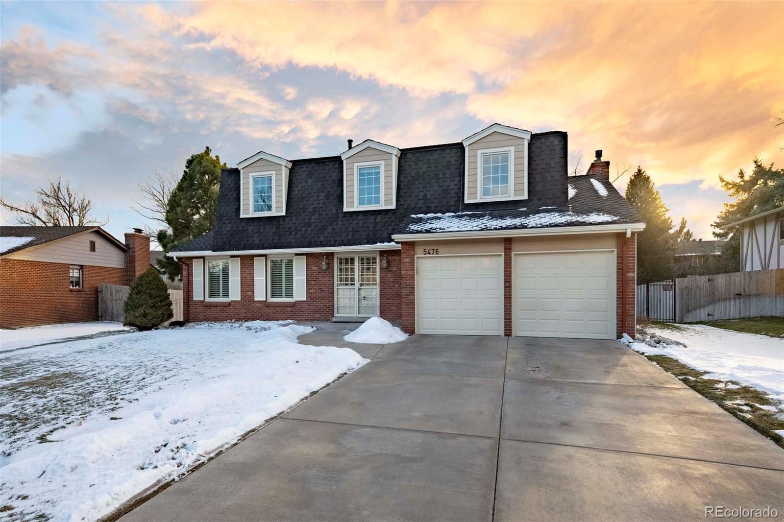 5476 W Hinsdale Place, littleton MLS: 8064289 Beds: 4 Baths: 3 Price: $675,000