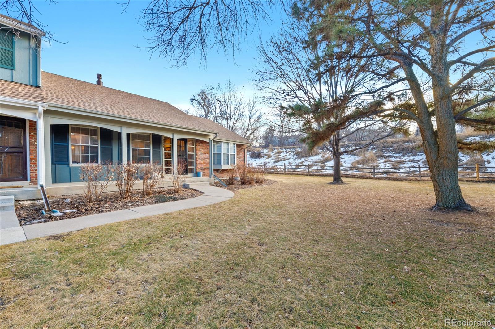 8812 e amherst drive, Denver sold home. Closed on 2024-04-05 for $460,000.