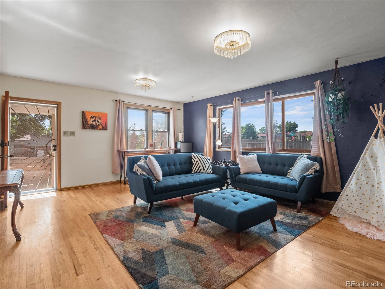 187 S Zuni Street, denver MLS: 8835960 Beds: 3 Baths: 4 Price: $550,000