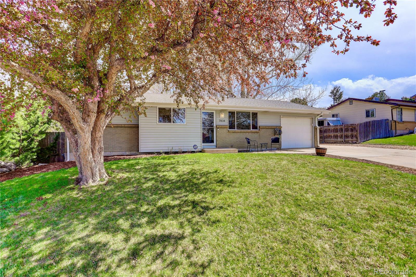 7834  Reed Street, arvada MLS: 8814321 Beds: 5 Baths: 2 Price: $575,000