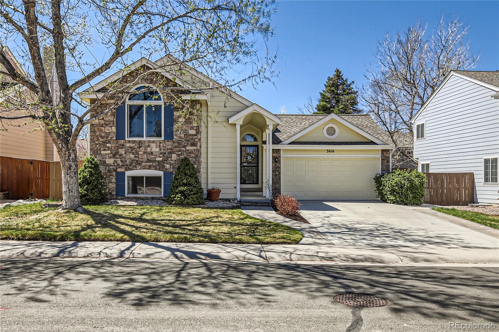 3616 W Rosewalk Circle, highlands ranch MLS: 8344613 Beds: 3 Baths: 3 Price: $575,000