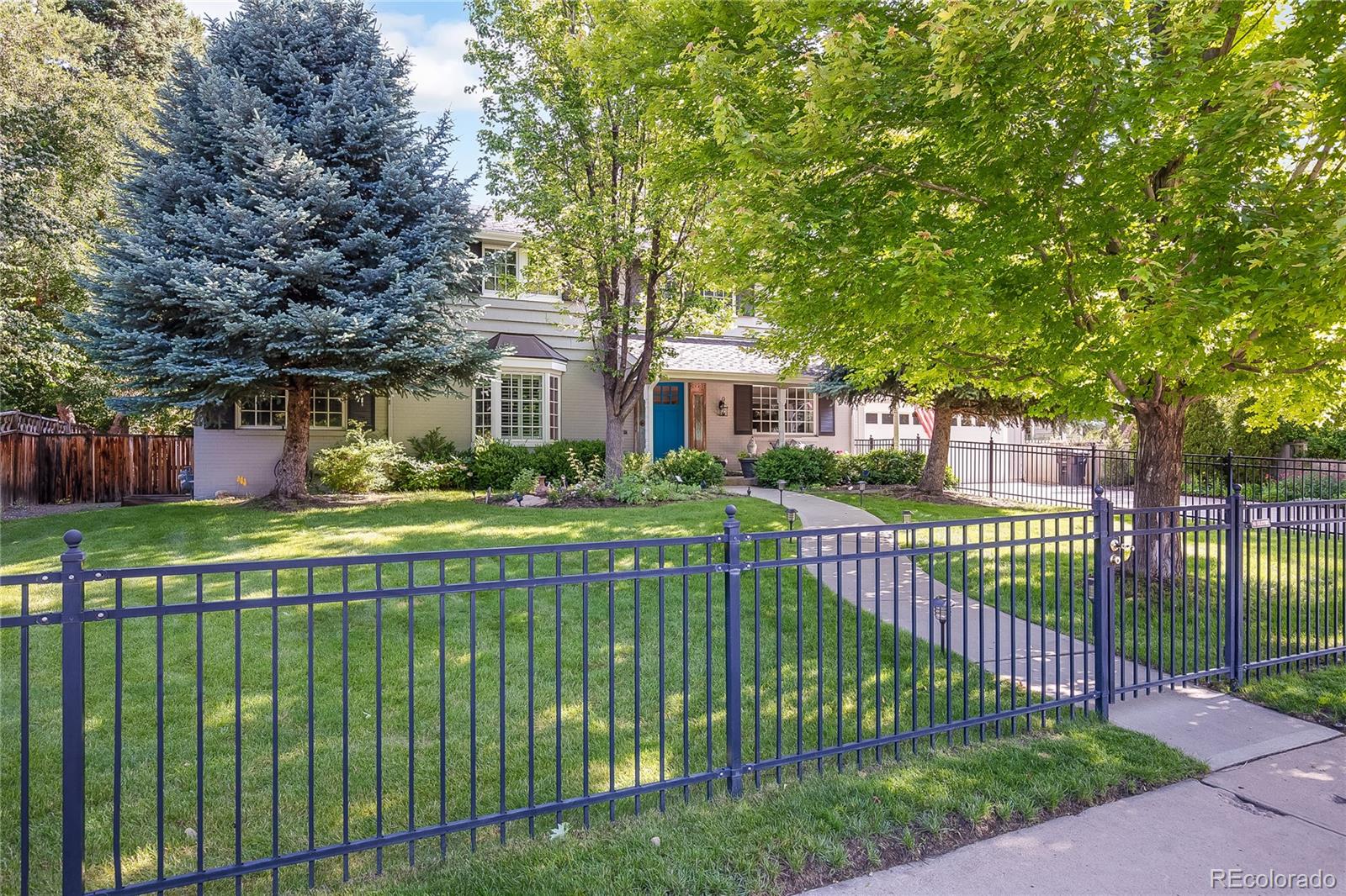 3705 e warren avenue, Denver sold home. Closed on 2024-04-24 for $2,100,000.