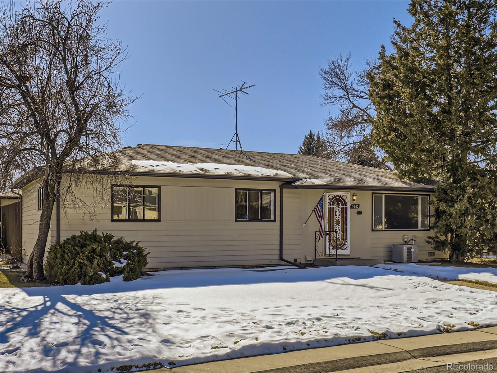 3302 w belmont avenue, Littleton sold home. Closed on 2024-03-15 for $425,000.