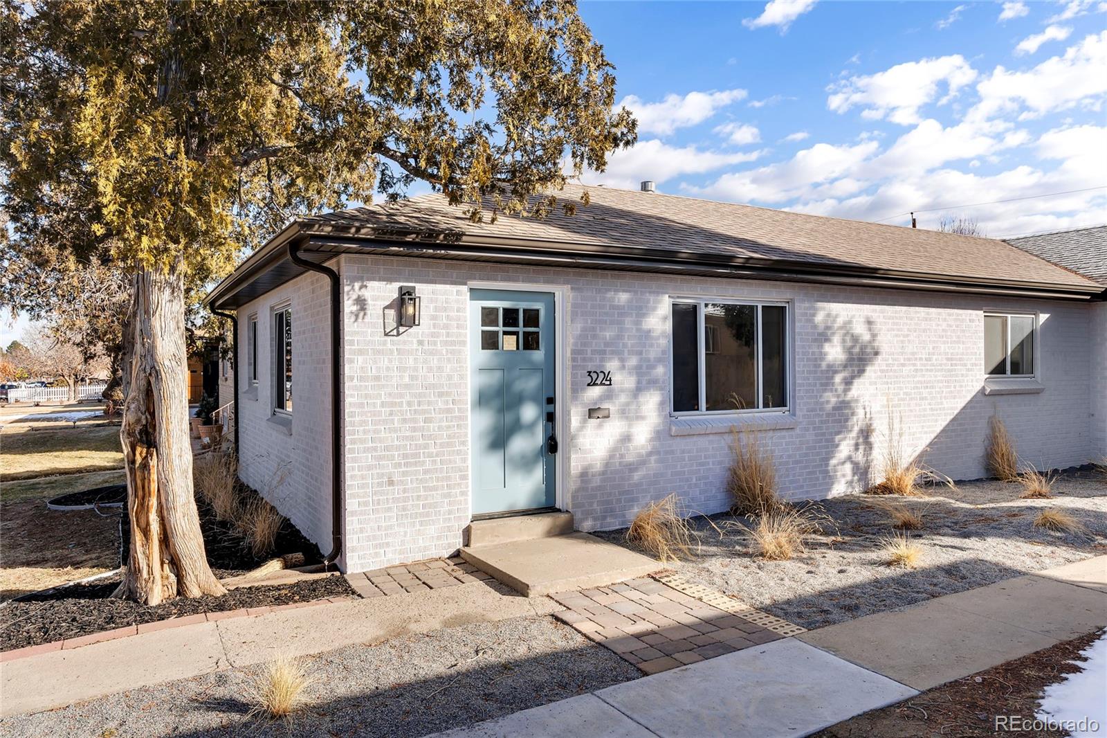 3224 n holly street, denver sold home. Closed on 2024-03-29 for $430,000.