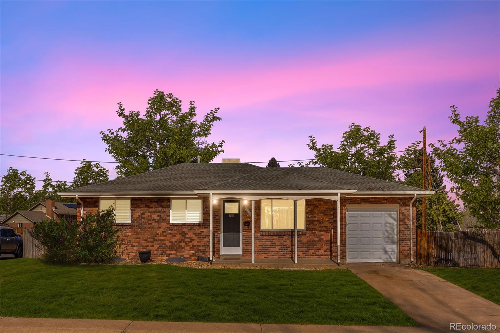 3985 w radcliff avenue, Denver sold home. Closed on 2024-04-01 for $580,000.