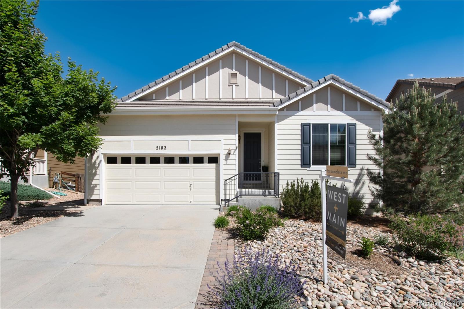 2102  Broadleaf Loop, castle rock MLS: 8711133 Beds: 3 Baths: 2 Price: $670,000