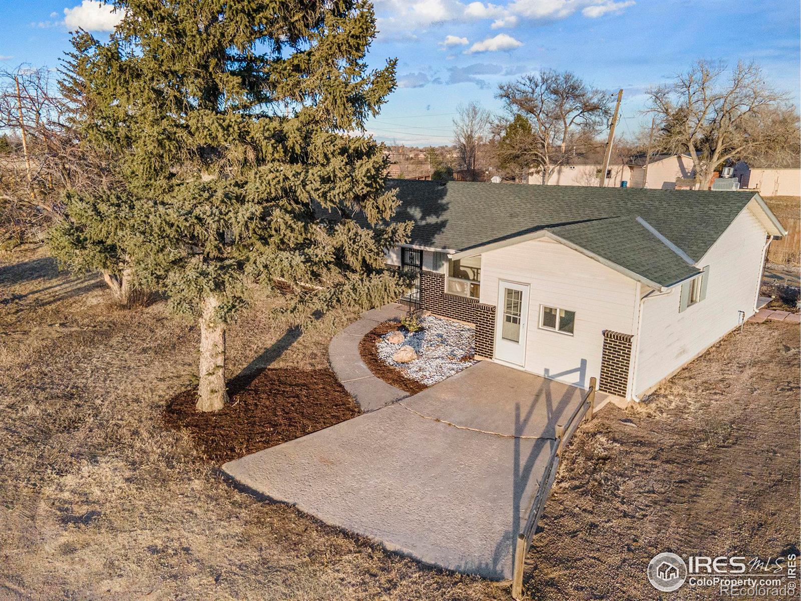 925 w douglas road, fort collins sold home. Closed on 2024-05-10 for $650,000.