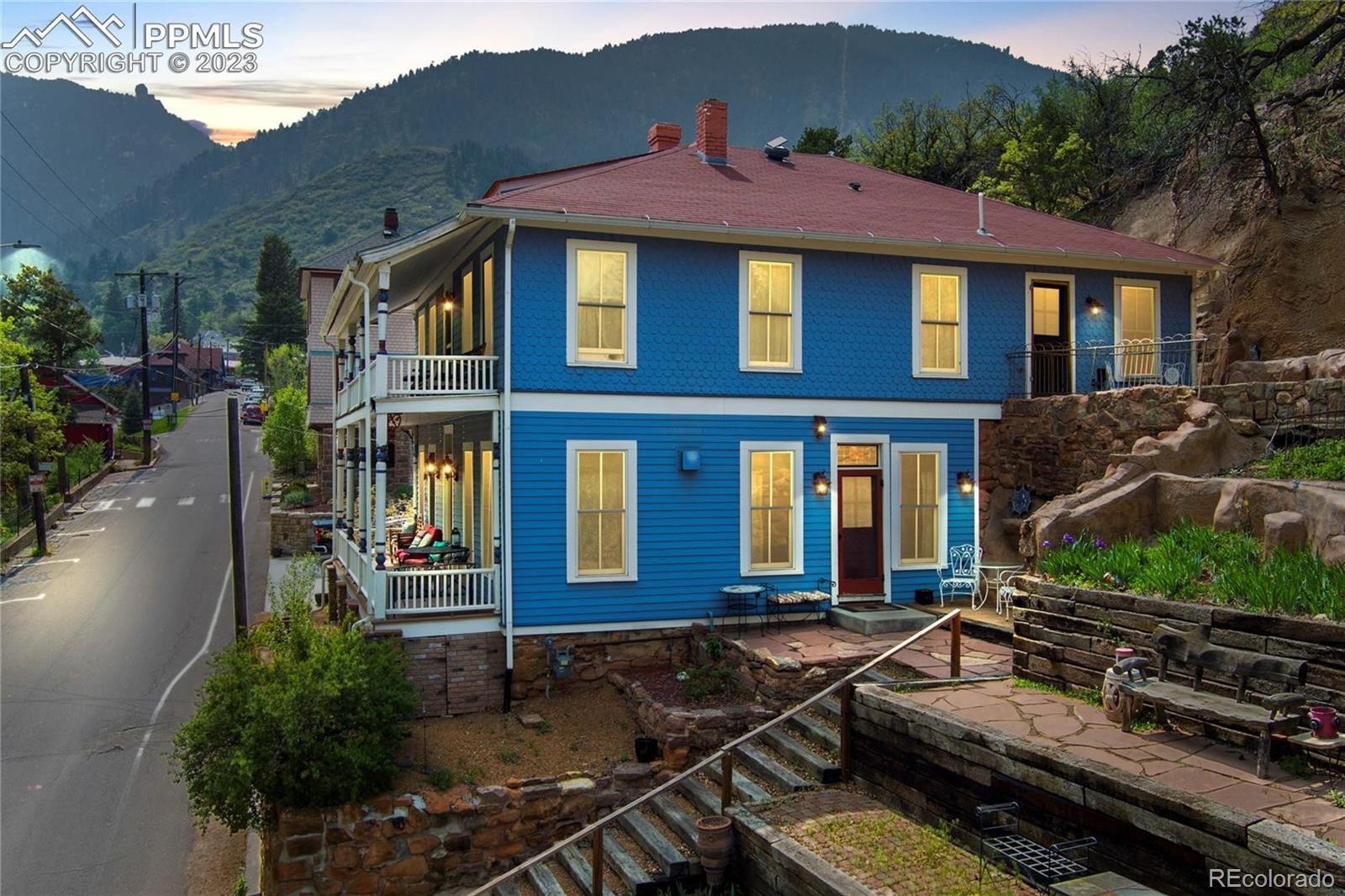 442 winter street, Manitou Springs sold home. Closed on 2024-06-10 for $955,000.